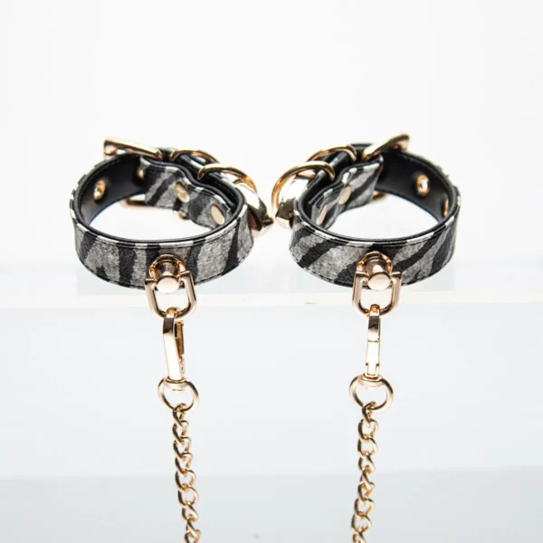 Snakeskin Zebra Pattern Handcuffs and Ankle Cuffs - 图片 8