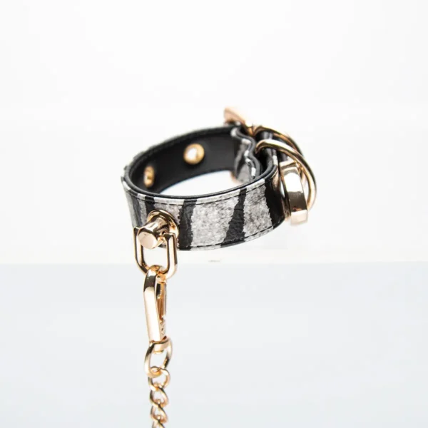 Snakeskin Zebra Pattern Handcuffs and Ankle Cuffs - 图片 9